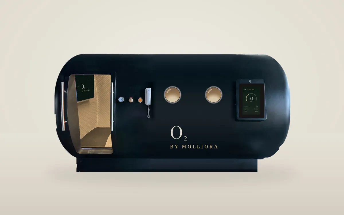 O₂ Four walk-in hyperbaric chamber with two portholes, black finish